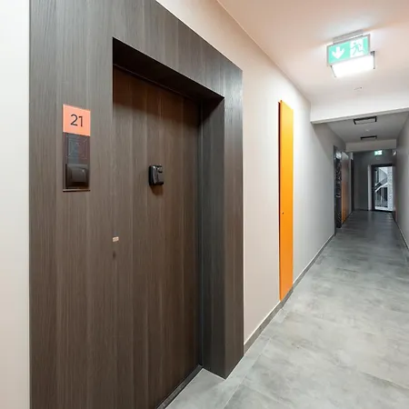 Appartement Stylish One Bedroom In With Free Parking And Balcony By Renters Wrocław