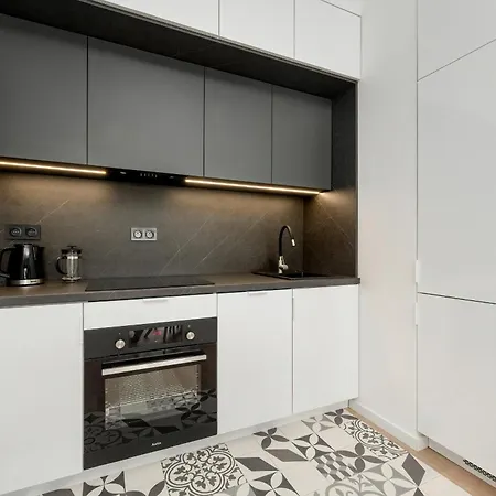 Stylish One Bedroom In With Free Parking And Balcony By Renters Appartement *