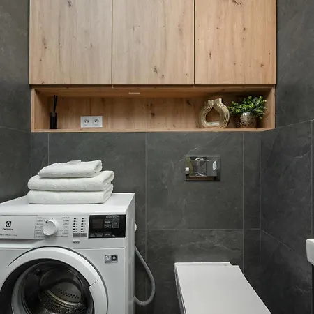 Appartement Stylish One Bedroom In With Free Parking And Balcony By Renters Wrocław