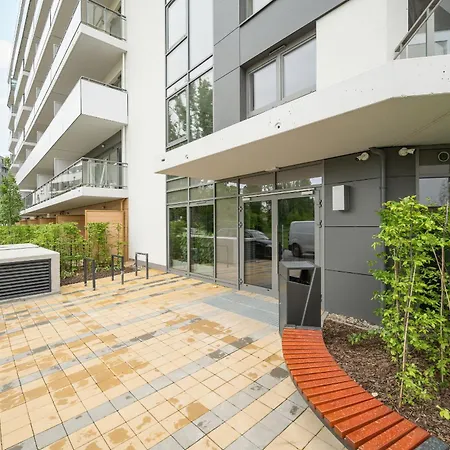 Stylish One Bedroom In With Free Parking And Balcony By Renters Appartement Wrocław
