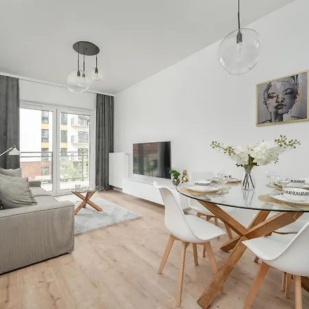 Stylish One Bedroom In With Free Parking And Balcony By Renters