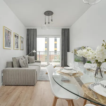 Stylish One Bedroom In With Free Parking And Balcony By Renters